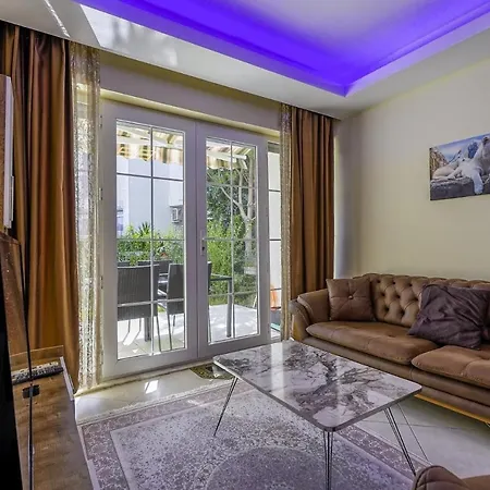 Апартаменты Chic W Patio 5 Min To In Анталья